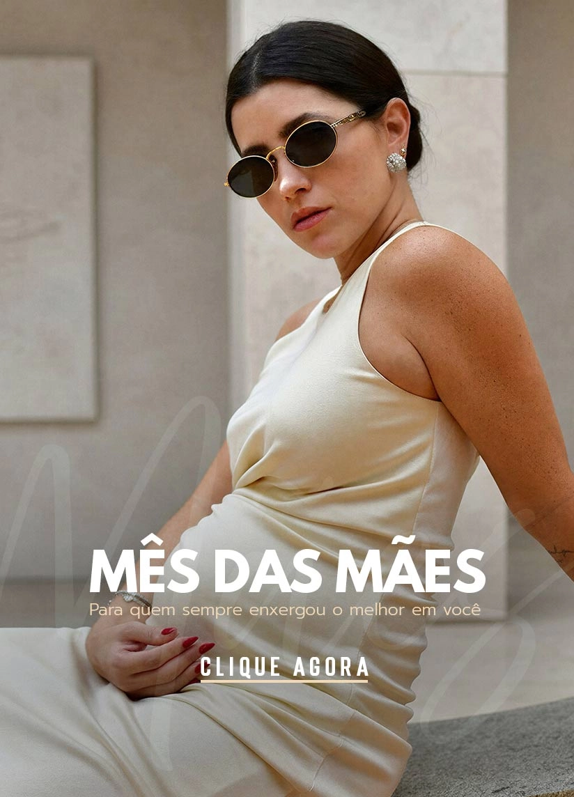 Banner Banner de uma mulher branca com cabelo preto curto usando óculos de sol Prada 