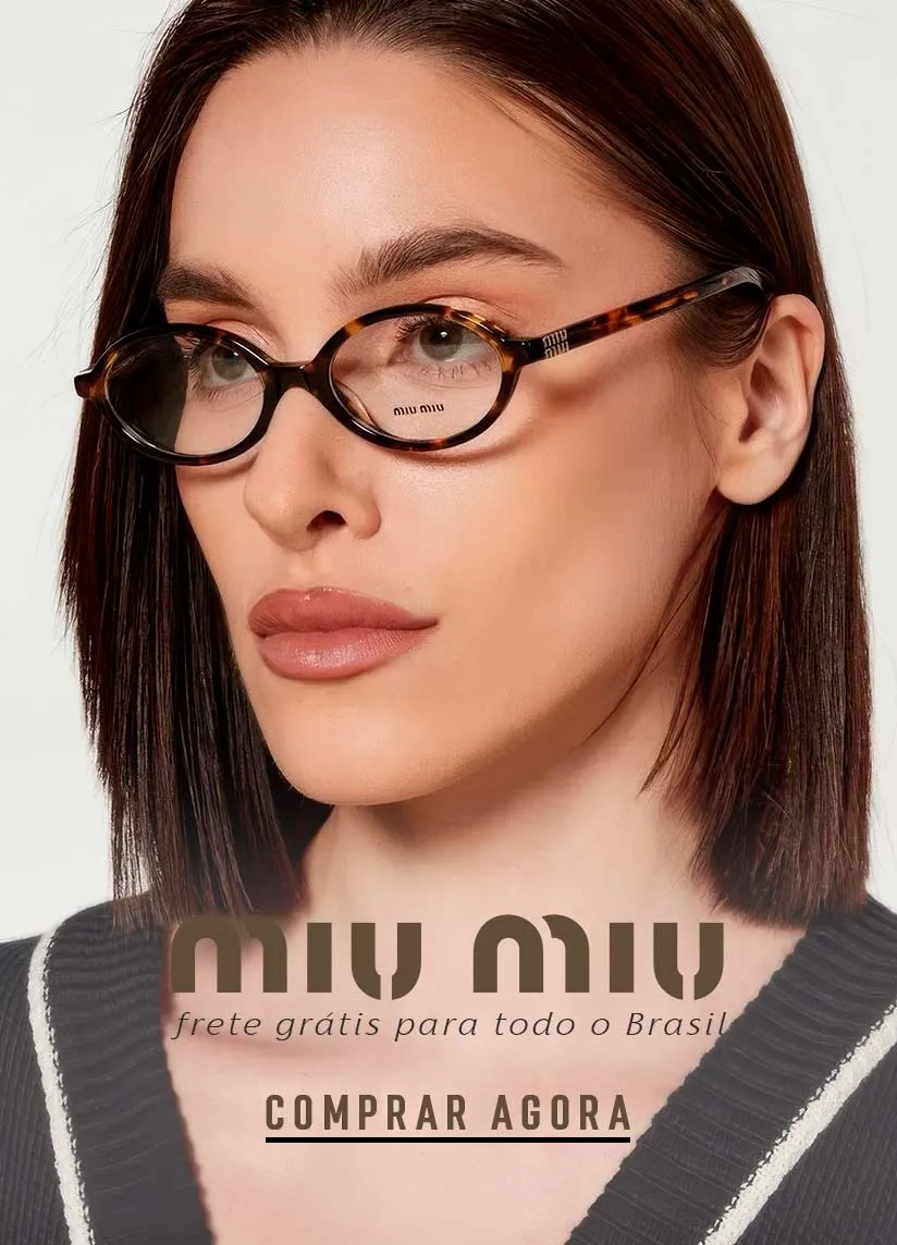 banner de uma mulher de pele morena com cabelo escuro usando óculos de grau da marca Miu Miu Banner banner de uma mulher de pele morena com cabelo escuro usando óculos de grau da marca Miu Miu