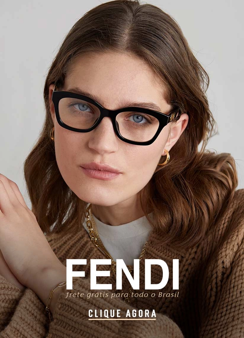 Banner Banner de uma mulher branca com cabelo castanho usando óculos de grau Fendi