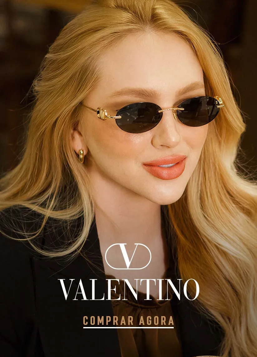 Banner de uma mulher de pele branca com cabelo loiro usando óculos de sol Valentino Banner Banner de uma mulher de pele branca com cabelo loiro usando óculos de sol Valentino