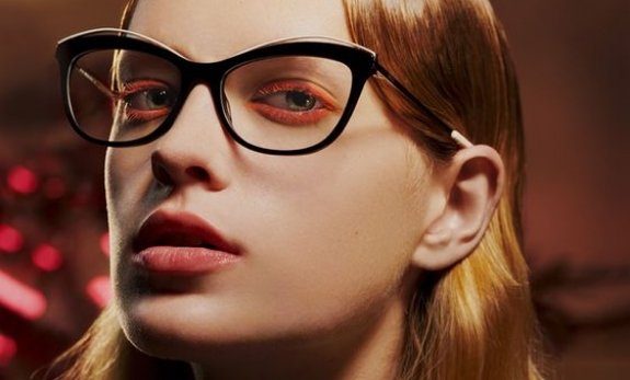 Óculos gatinho com lente colorida Emilio Pucci