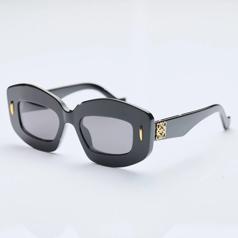 Óculos de Sol Loewe 40114 F 01A - TAMANHO 50 Produto Óculos de Sol Loewe 40114 F 01A - TAMANHO 50